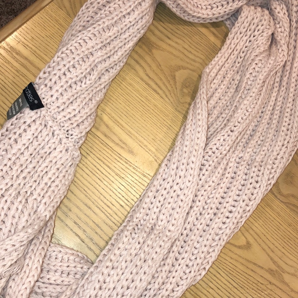 Scarf - Picture 2 of 4
